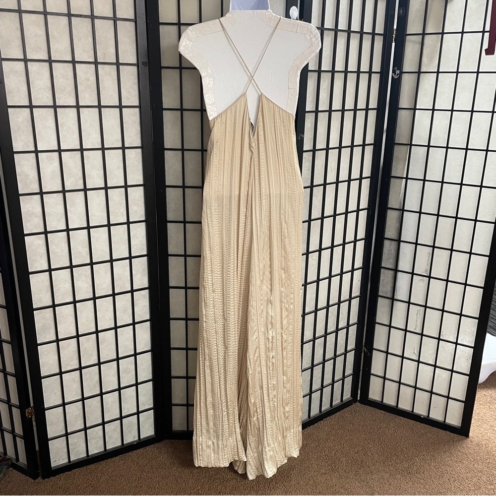 Zara ladies wrinkled satin cream, jumpsuit size large - Picture 4 of 9